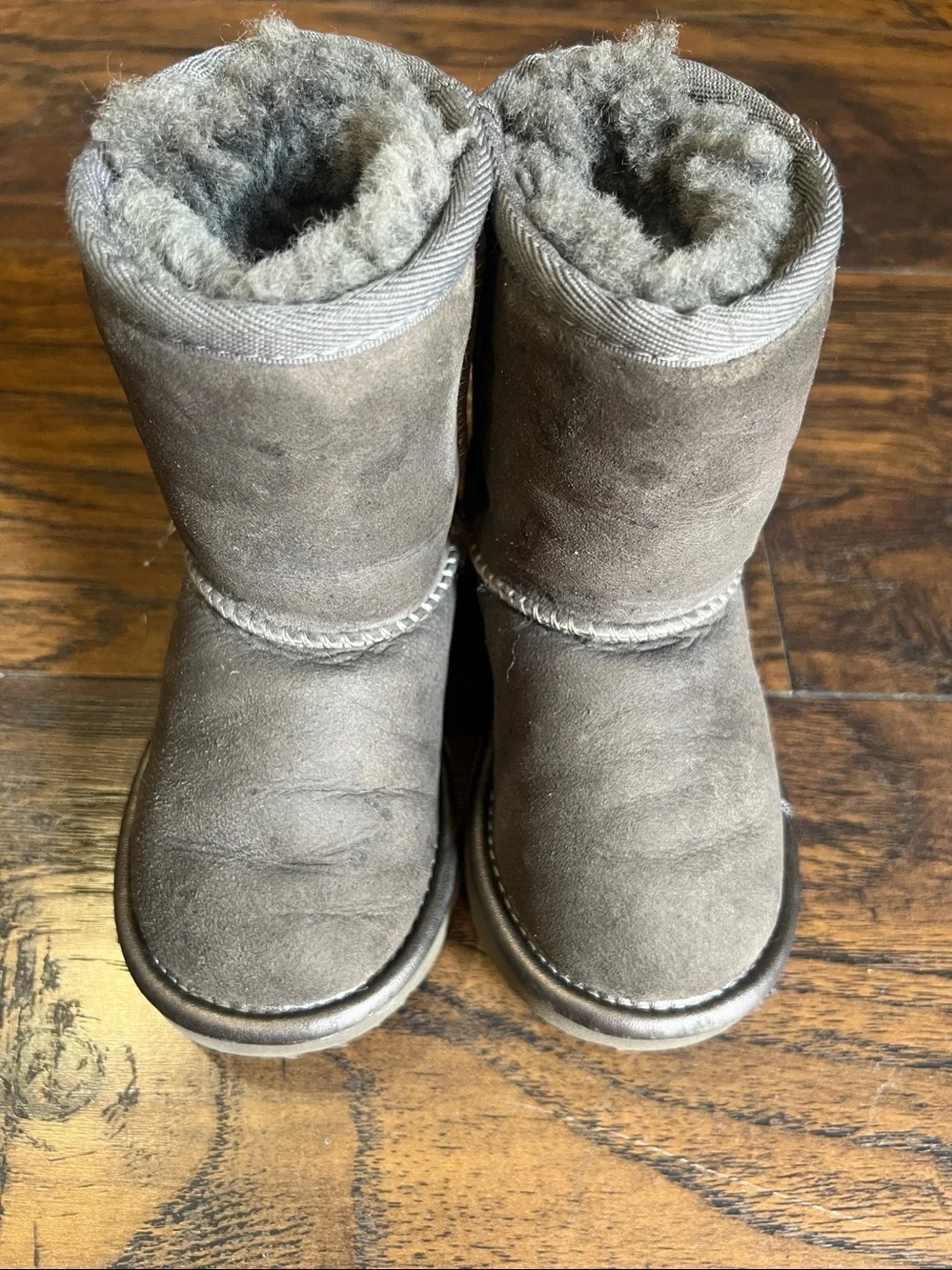 UGG Classic Toddler girls boot size 7
